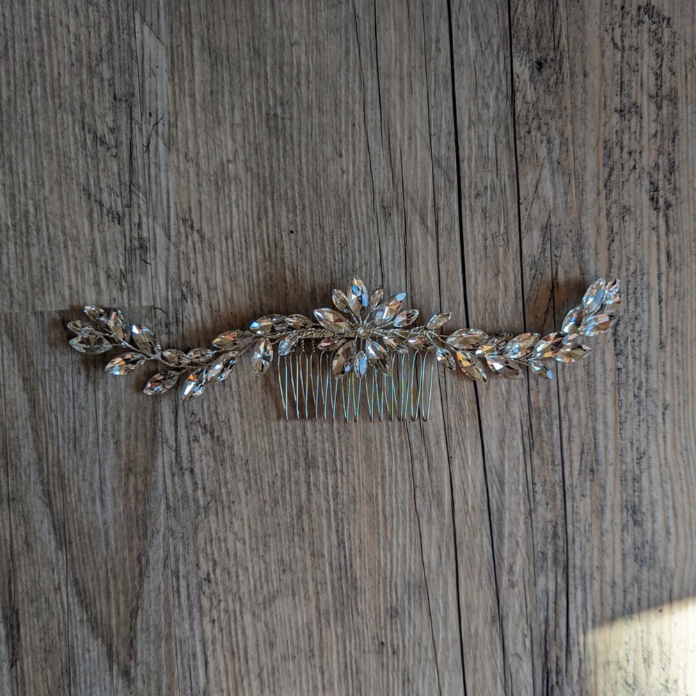 NWOT silver tone hairpiece
